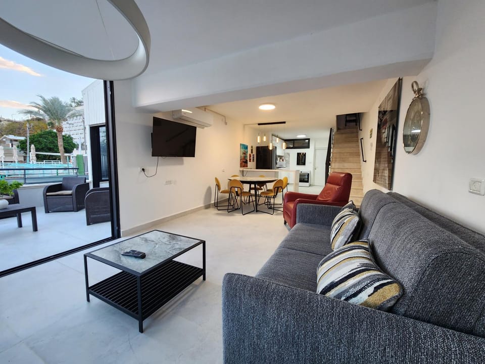 TV and multimedia, Kitchen or kitchenette, Dining area, Evening entertainment