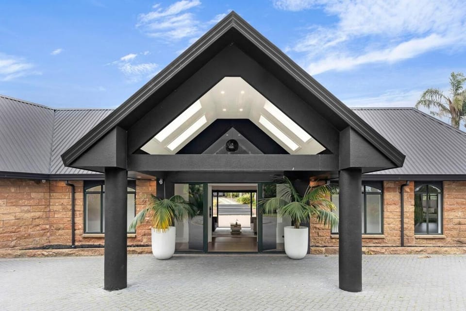 The Luxe Retreat House in Auckland