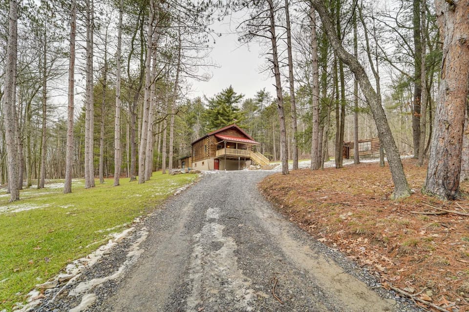 Family-Friendly Tyrone Cabin w/ Deck Near Hiking Cabin in Allegheny River