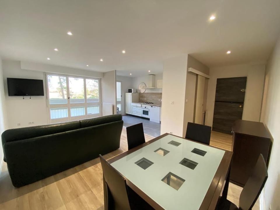 Kitchen or kitchenette, Living room, Seating area, stove