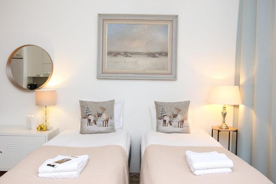 Bed, Photo of the whole room, Decorative detail, Bedroom