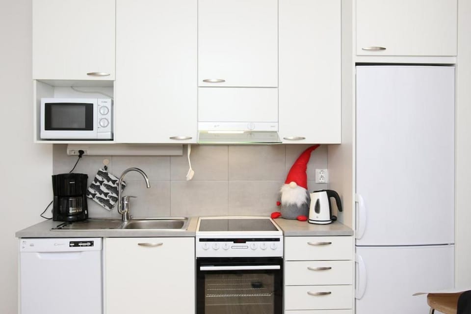 Coffee/tea facilities, Kitchen or kitchenette, dishwasher, oven, stove, toaster