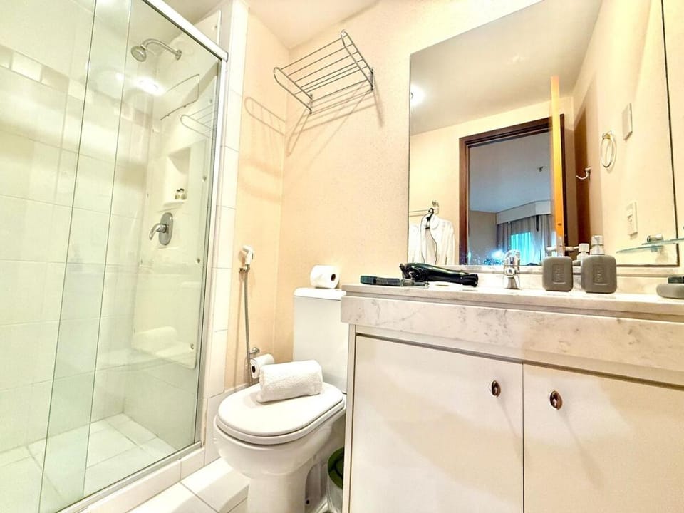 Shower, Bathroom, towels