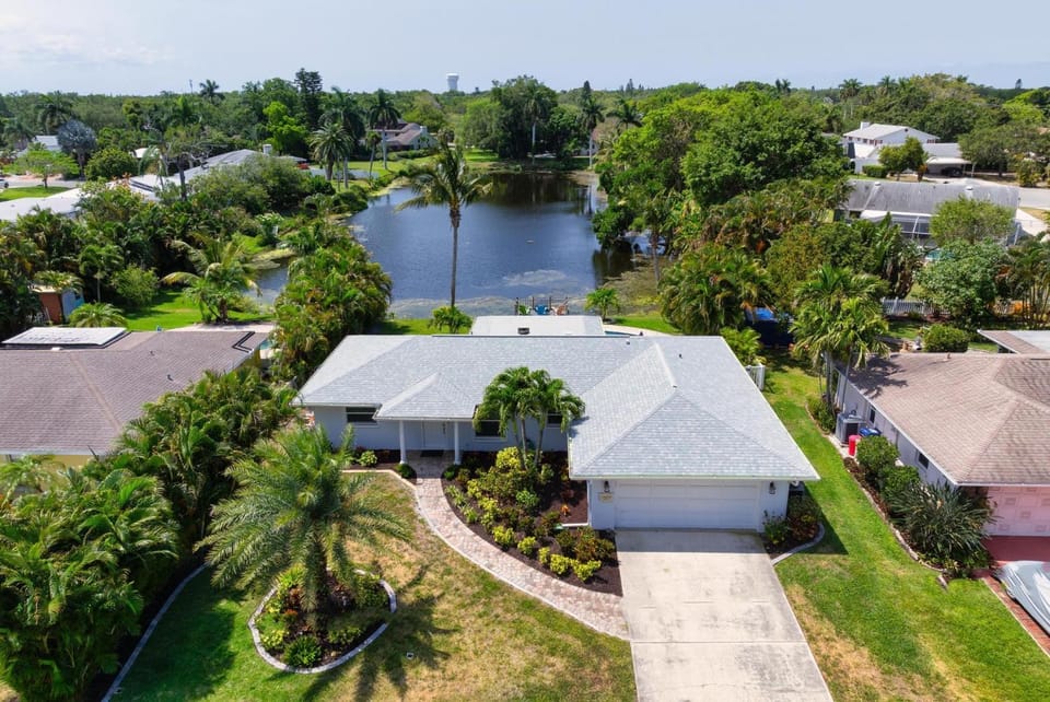Lakeside Retreat House in Bradenton