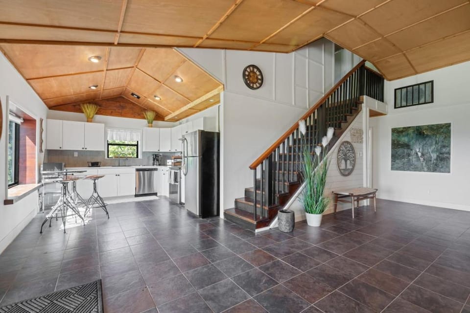 Twisted Tree with Arkansas River Views and Hot Tub House in Muskogee