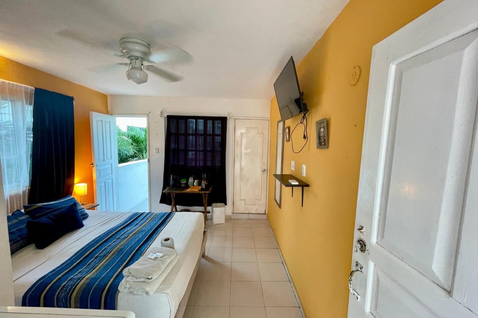Balcony Studio in Downtown Isla Mujeres Apartment in Isla Mujeres