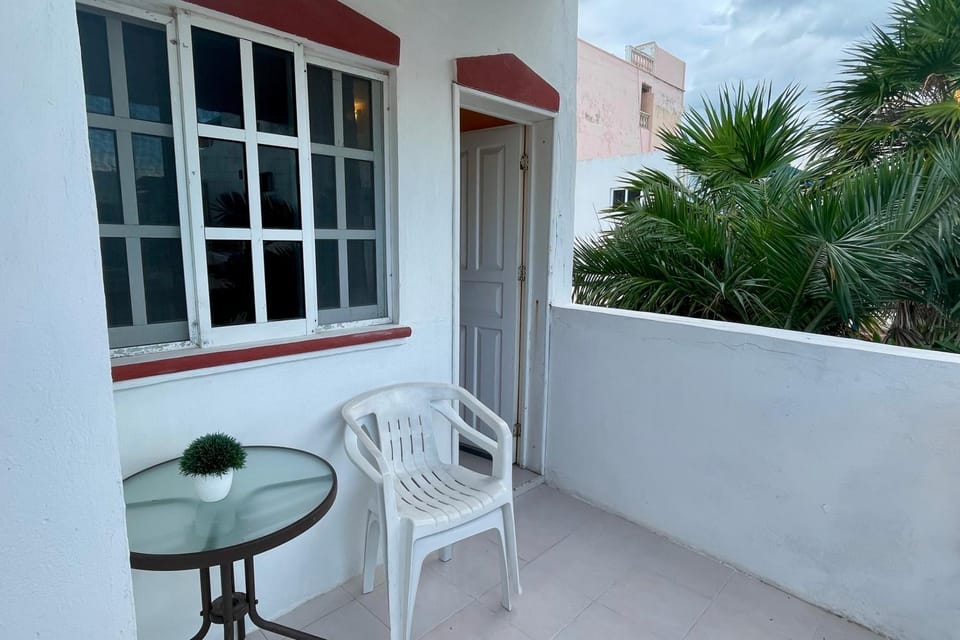 Balcony Studio in Downtown Isla Mujeres Apartment in Isla Mujeres