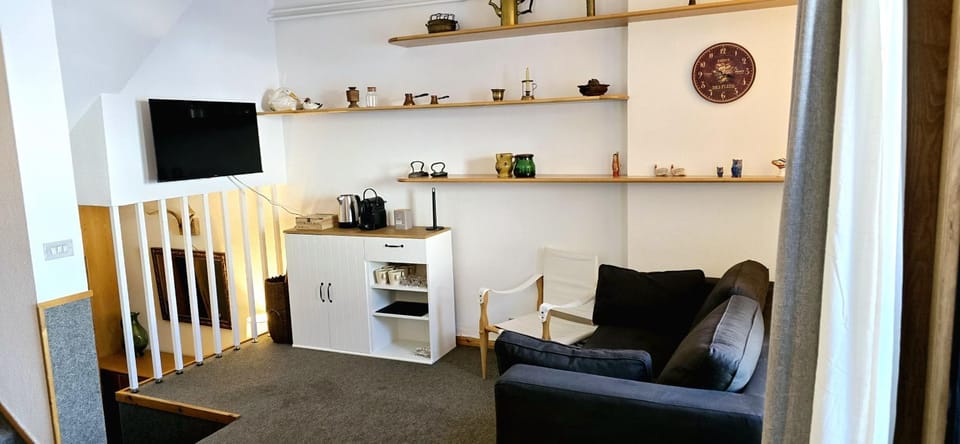 TV and multimedia, Coffee/tea facilities, Living room, Seating area