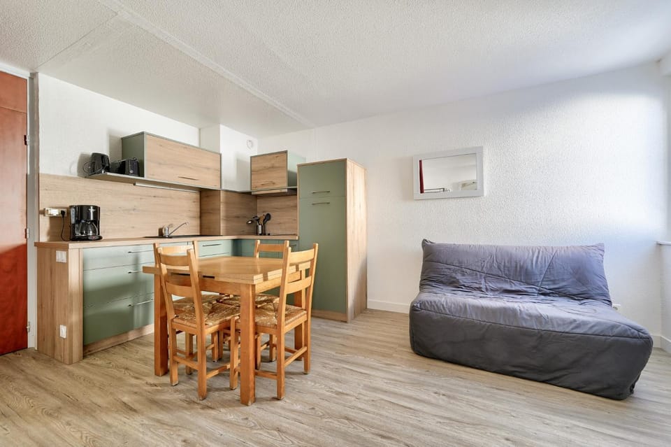 Bed, kitchen