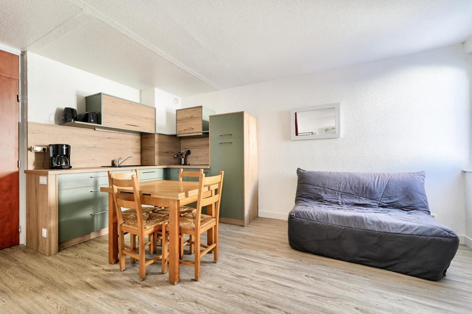 Bed, kitchen