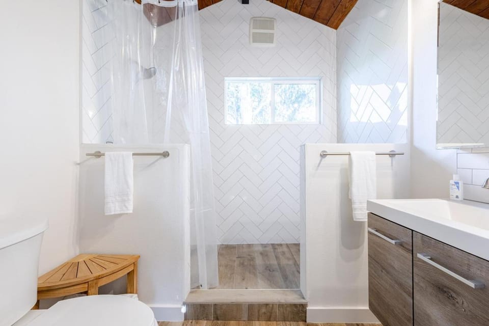 Shower, Bathroom, towels