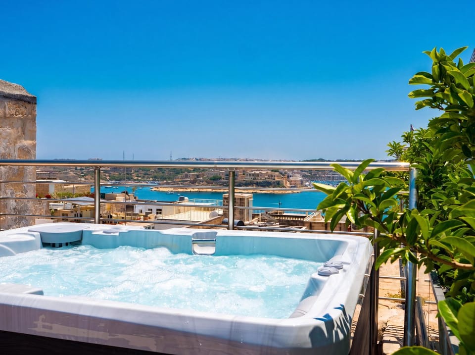 Day, Natural landscape, Hot Tub, View (from property/room), Balcony/Terrace, Pool view, Sea view, Swimming pool