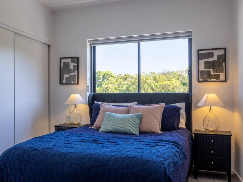 2 Beds Apt Walk to Shops and Trails 12 Mins to CBD House in Brisbane