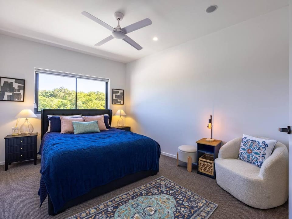 2 Beds Apt Walk to Shops and Trails 12 Mins to CBD House in Brisbane