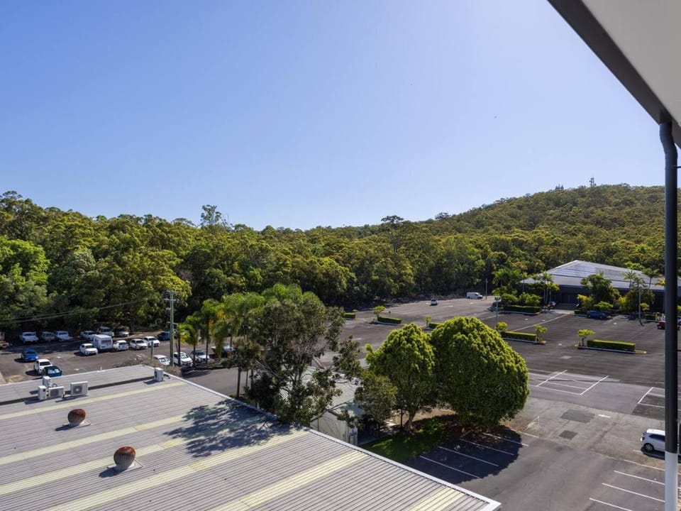 2 Beds Apt Walk to Shops and Trails 12 Mins to CBD House in Brisbane