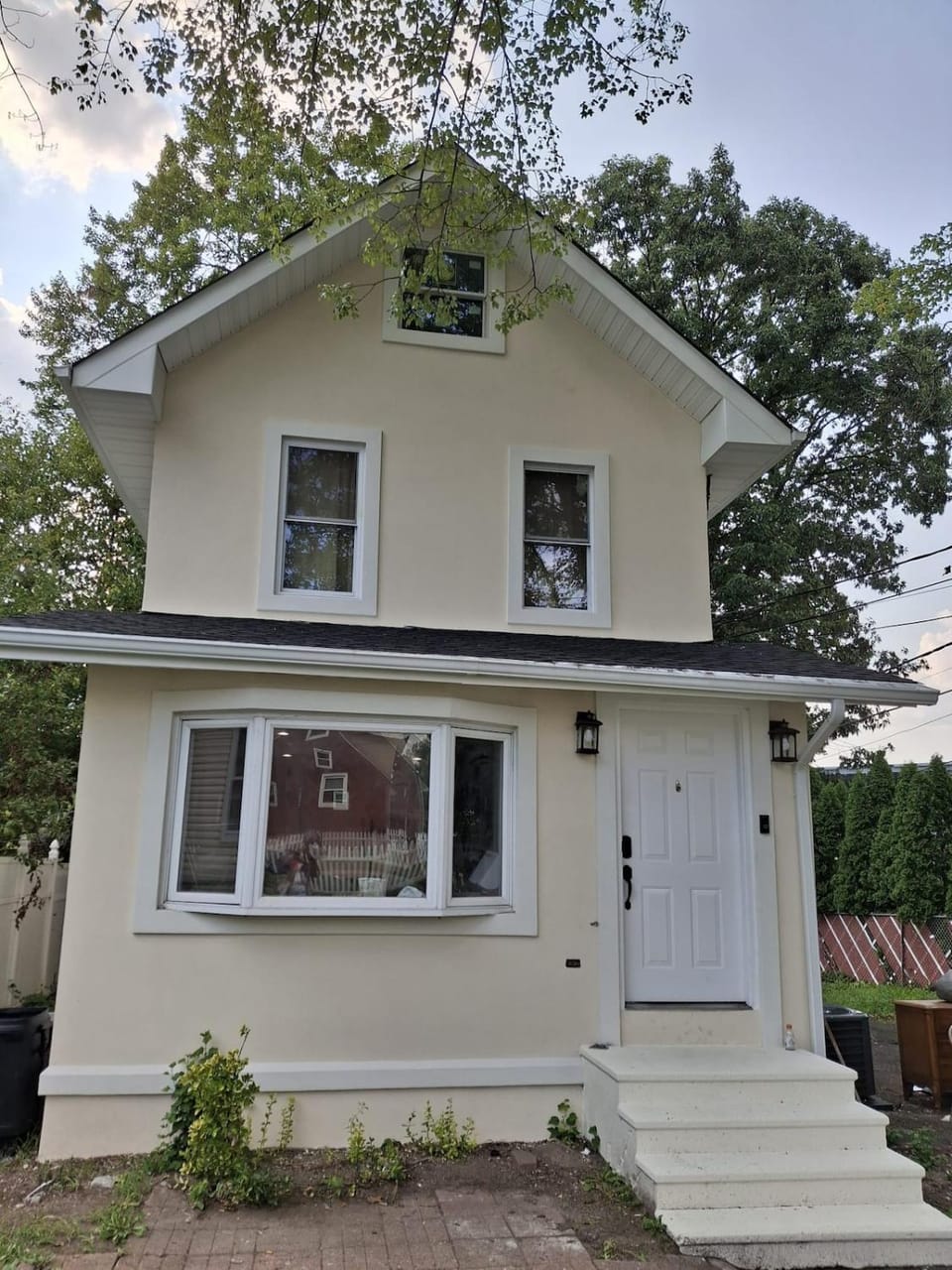 Two-Bedroom Home Private Parking 25 min to NYC House in Leonia