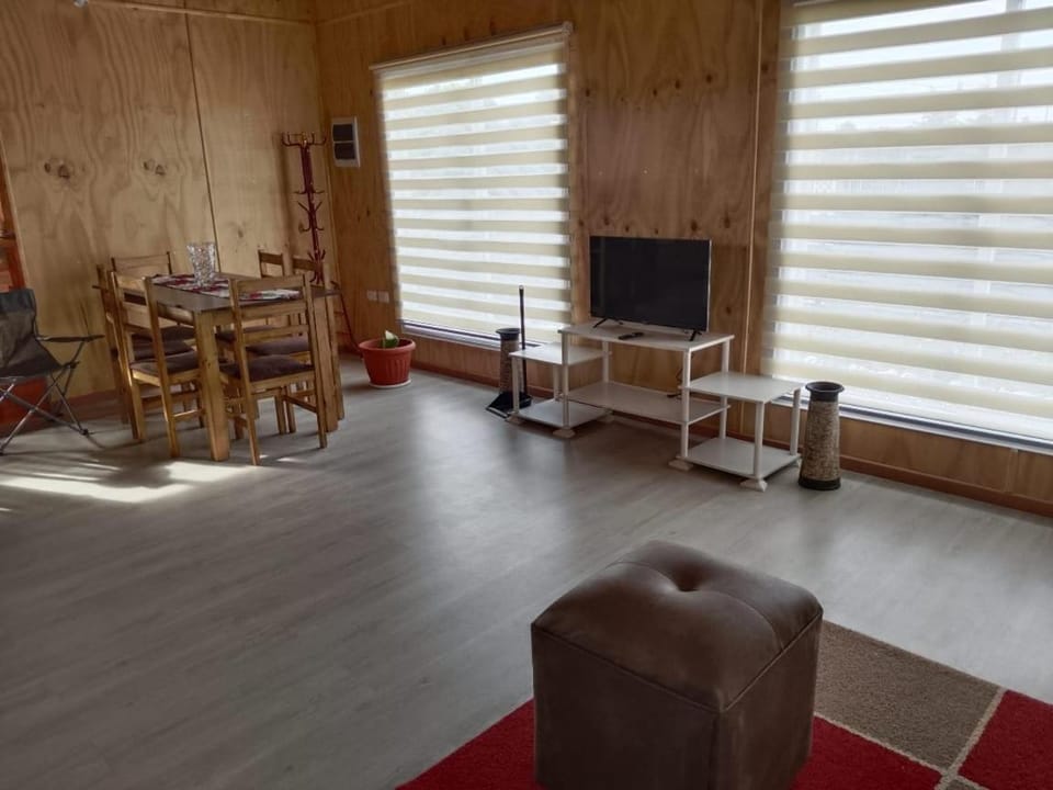 Communal lounge/ TV room, TV and multimedia, Living room, Seating area, Dining area, Evening entertainment