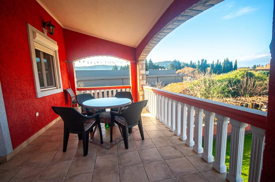 Milic Apartmant with parking Apartment in Montenegro