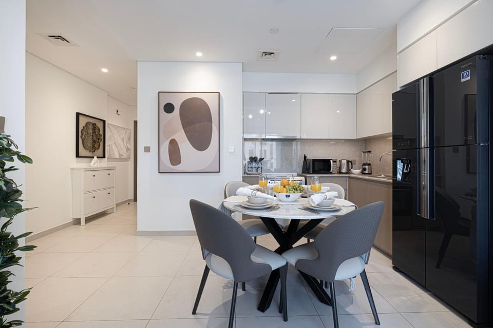 Seating area, Dining area, oven, stove, toaster