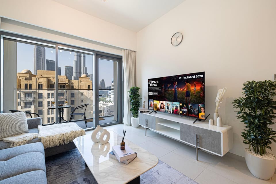 TV and multimedia, Living room, City view
