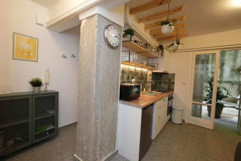 The Extravagant studio in Pagkrati, Near Stadium Apartment in Athens