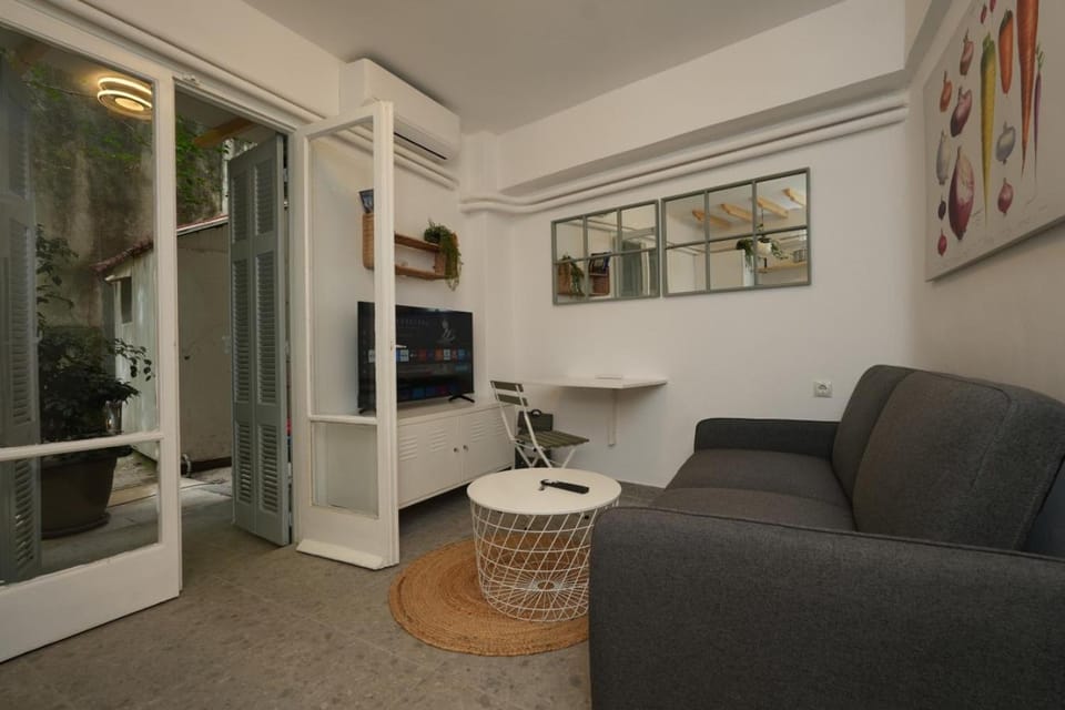 The Extravagant studio in Pagkrati, Near Stadium Apartment in Athens