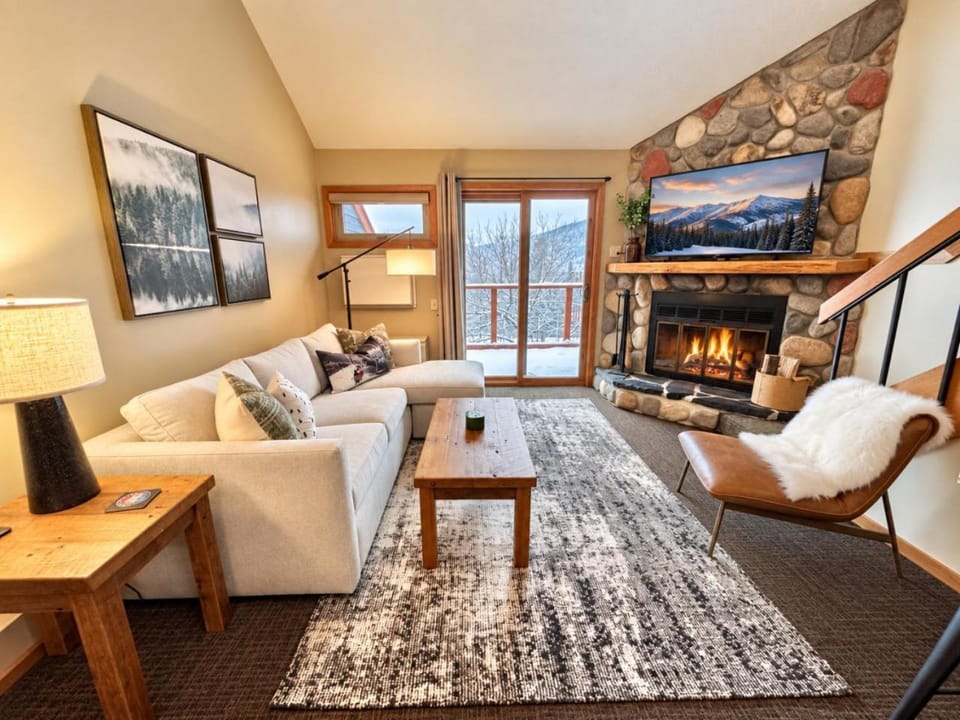 Lutsen Ski-In/Ski-Out | Moose Mtn Views | Hot Tub House in Lutsen