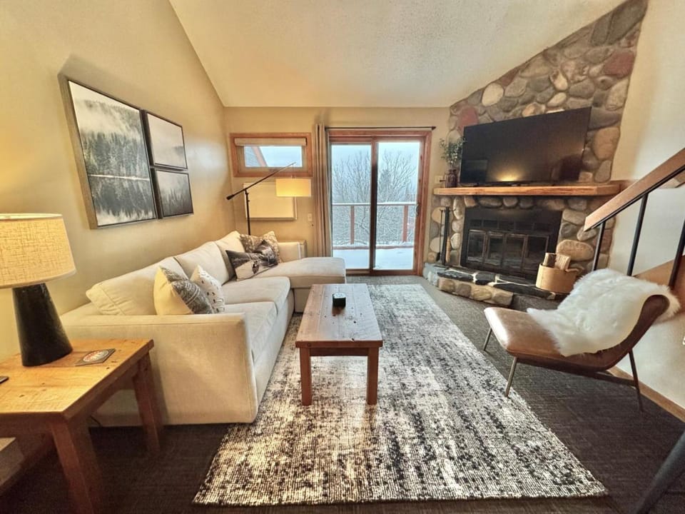 Lutsen Ski-In/Ski-Out | Moose Mtn Views | Hot Tub House in Lutsen