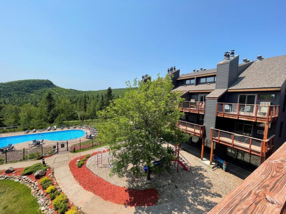 Lutsen Ski-In/Ski-Out | Moose Mtn Views | Hot Tub House in Lutsen