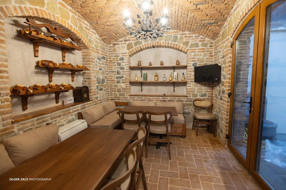 Communal lounge/ TV room, Kitchen or kitchenette, Seating area, Dining area, Internal: Not applicable to any particular room