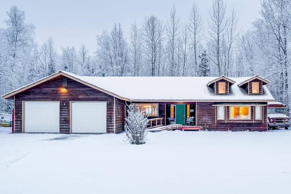 Home 20 Mi to Anchorage & Chugach State Park! House in Anchorage