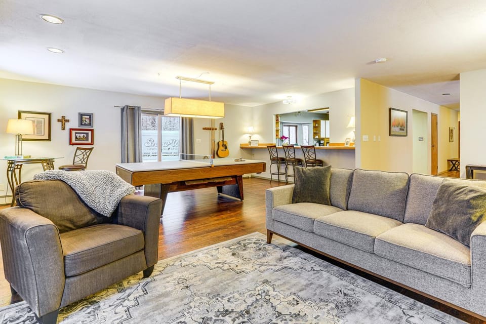 Home 20 Mi to Anchorage & Chugach State Park! House in Anchorage