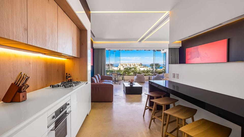 Kitchen or kitchenette, Living room