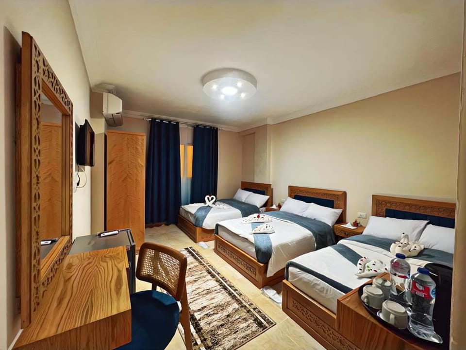 Bed, TV and multimedia, Living room, Photo of the whole room, Seating area, Bedroom, wardrobe