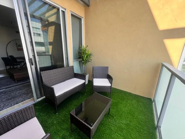 2BR Condo in Santa Monica - Walking Distance to Beach, Dining, Shopping & Promenade Apartment in Santa Monica
