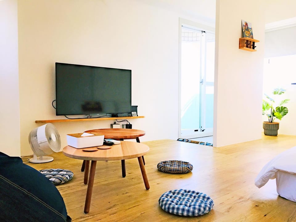 TV and multimedia, Photo of the whole room, Decorative detail