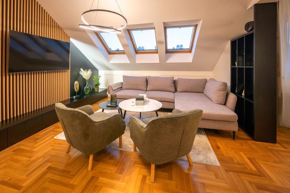 TV and multimedia, Living room, Seating area