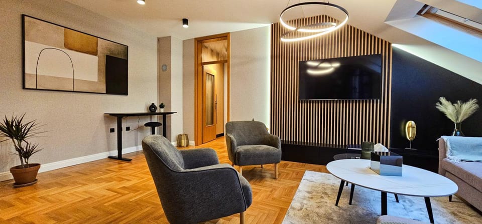 Communal lounge/ TV room, TV and multimedia, Living room, Seating area, Evening entertainment