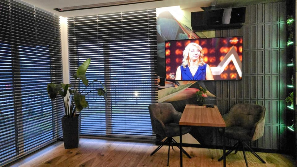 Apartament Dark Prestige NEW ! - dostęp 24h, PROJEKTOR , garaż podziemny , klimatyzacja , duży taras Apartment in Poland