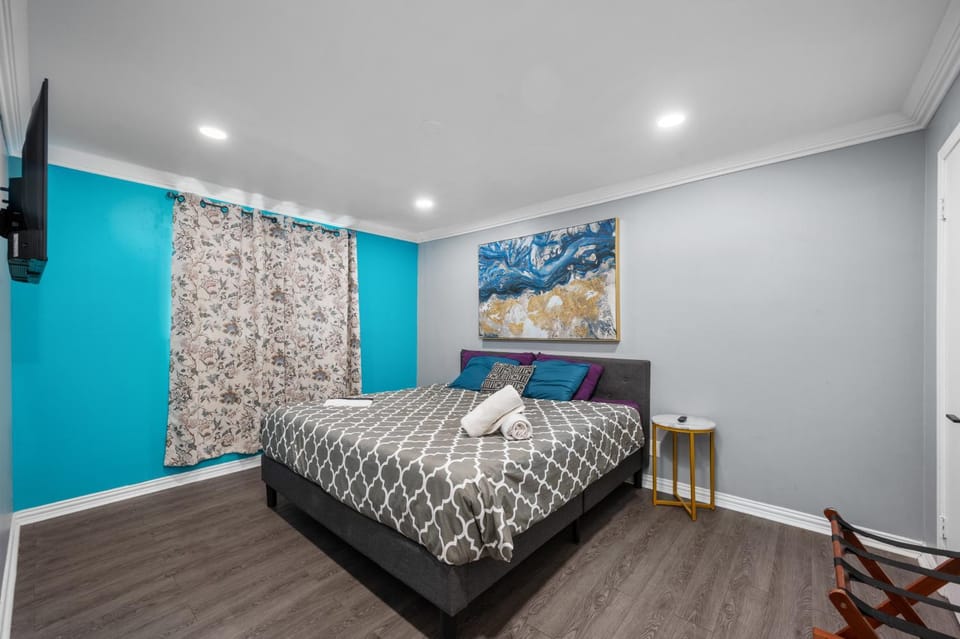Chic 2BR Haven in Midtown - Prime Location Apartment in Houston