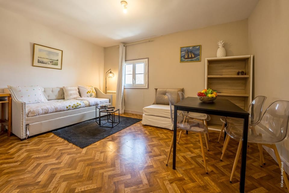 Dining area, bunk bed
