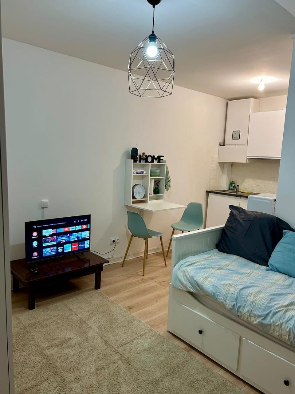 Communal lounge/ TV room, TV and multimedia, Bedroom