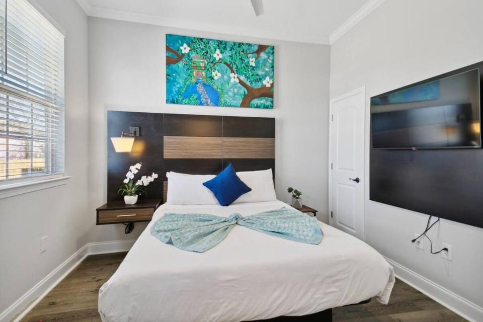 Huge home 5min from FQ! 5BR, outdoor seating! House in New Orleans