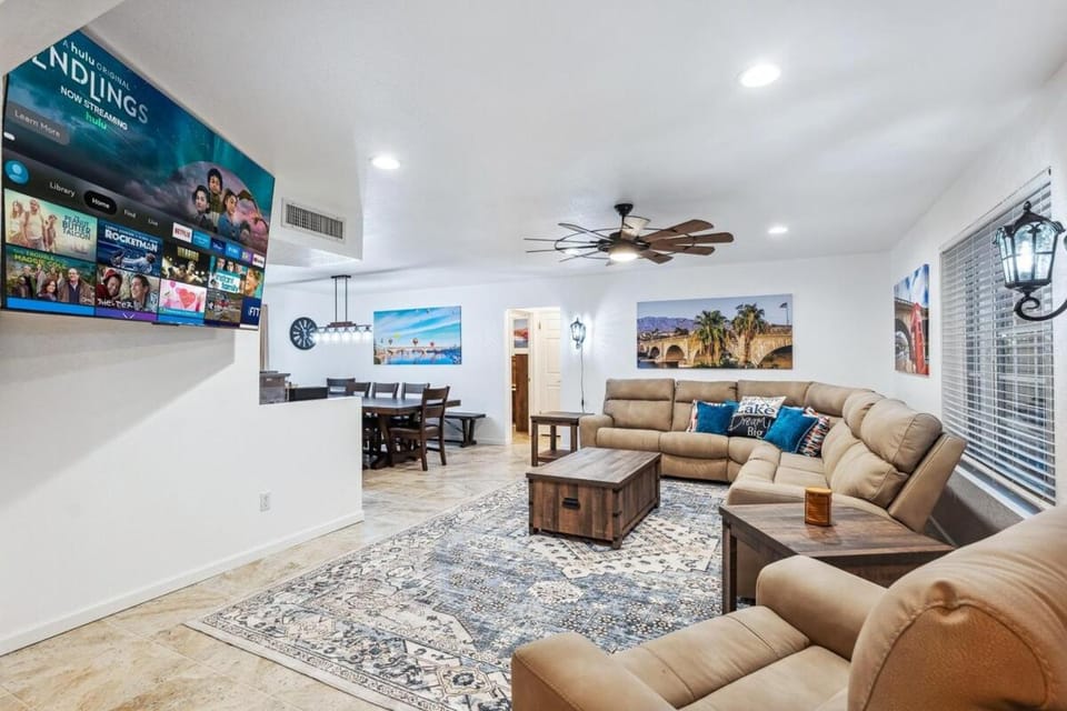 NEW Lakeside Hideaway Spa Game Room Firepit House in Lake Havasu City