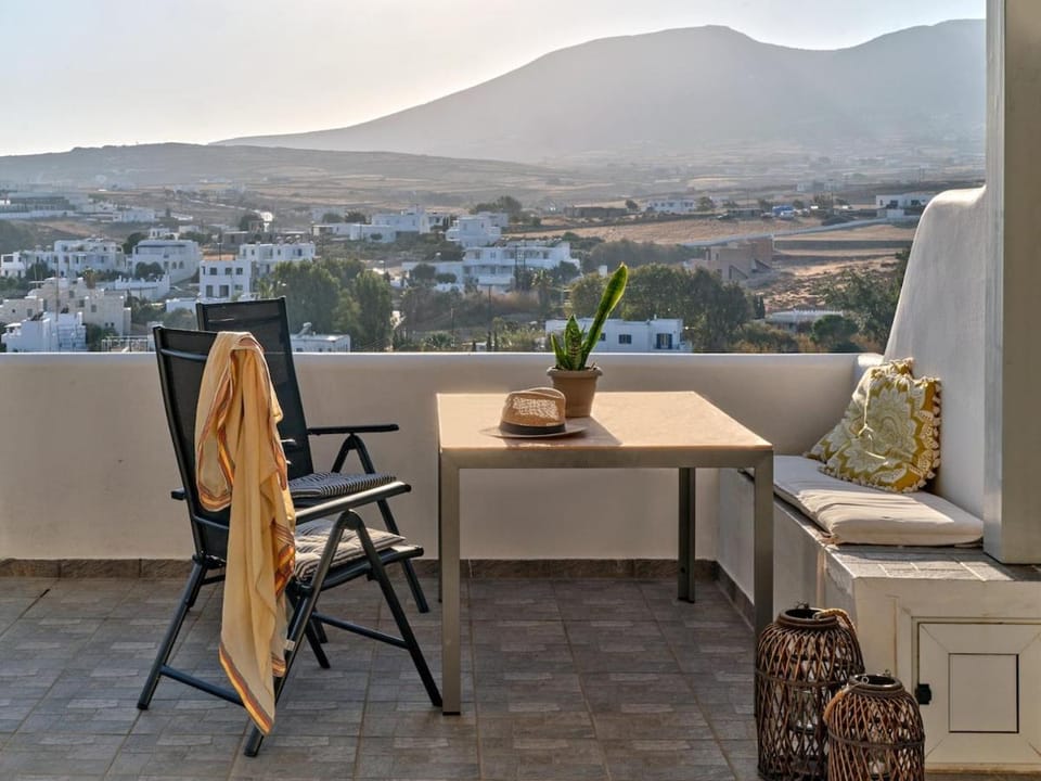 View (from property/room), Balcony/Terrace, Dining area