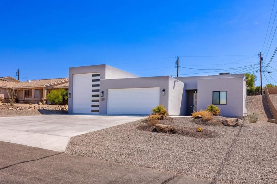 New Home Clean Modern Central Spacious House in Lake Havasu City