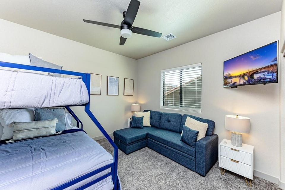New Home Clean Modern Central Spacious House in Lake Havasu City