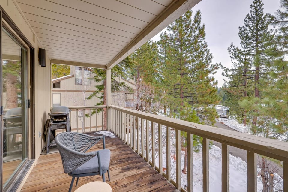 8 Mi to Northstar Slopes Tahoe Gem with Fireplace House in Tahoe Vista