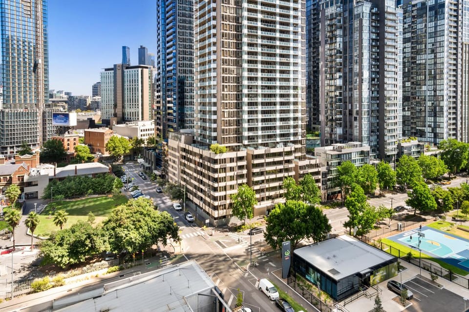 City Center Apt with Separate Office and Lovely Views Apartment in Southbank