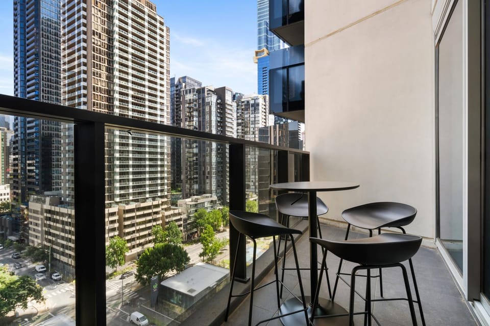 City Center Apt with Separate Office and Lovely Views Apartment in Southbank